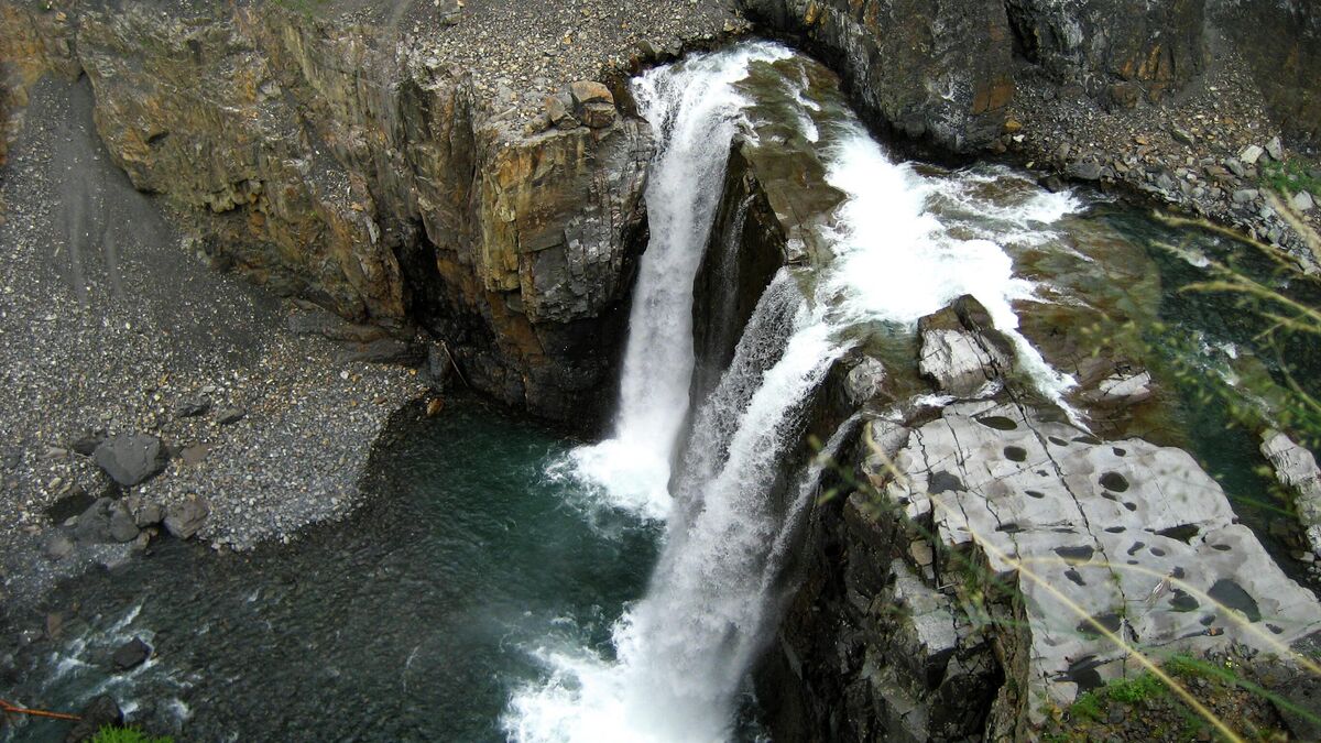 Гора Сунтар-Хаята на притоке Сунтара