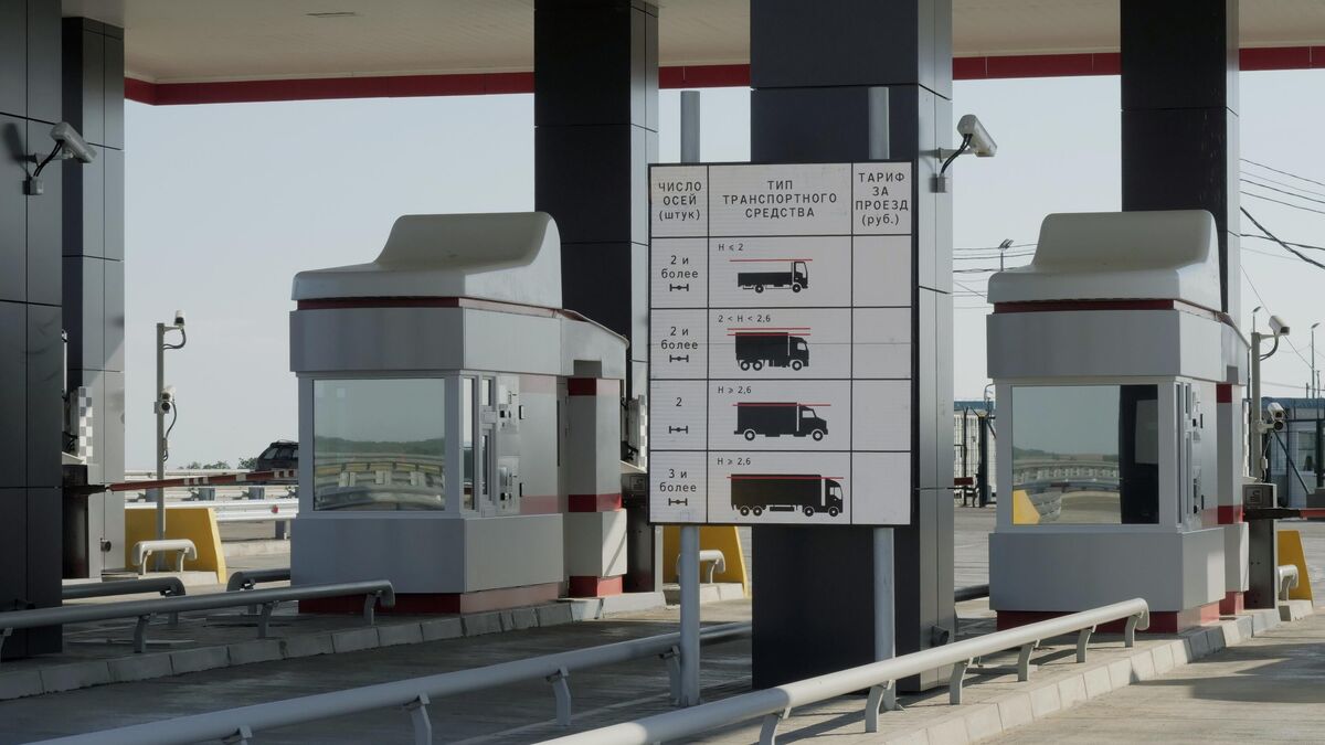 Контрольно-пропускной пункт при въезде на автомобильный мост через реку Амур, связывающий Благовещенск с городом Хэйхэ в КНР