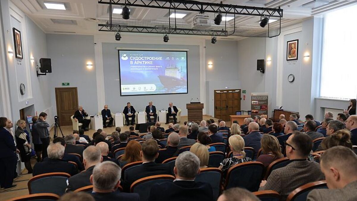 Участники VII конференции Судостроение в Арктике: строительство и ремонт флота, инновации и компетенции