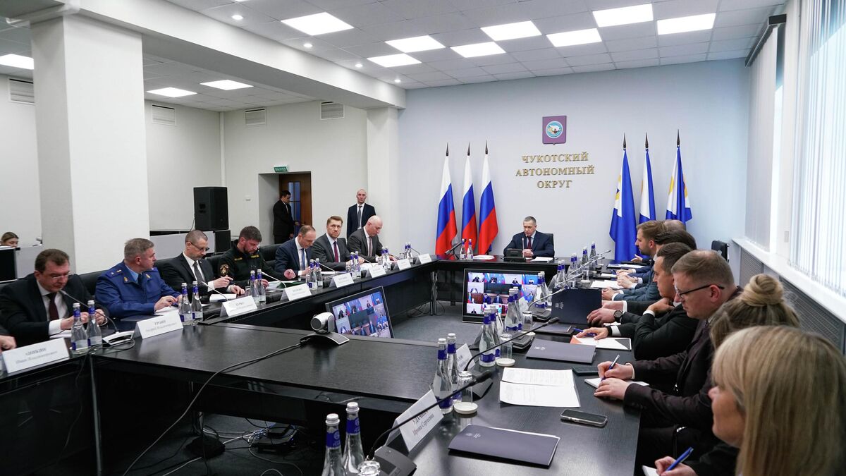 Заместитель Председателя Правительства – полномочный представитель Президента в ДФО Юрий Трутнев на совещании по социально-экономическому развитию Чукотского автономного округа