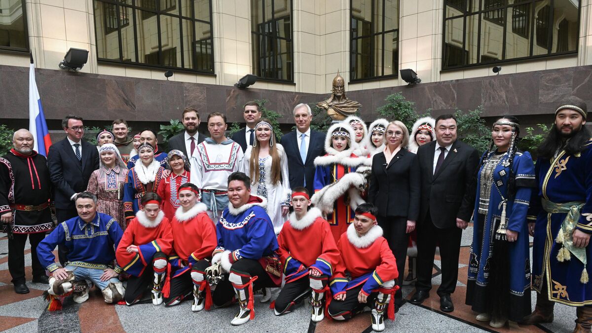 Участники празднования Дня коренных малочисленных народов России в здании МИД в Москве