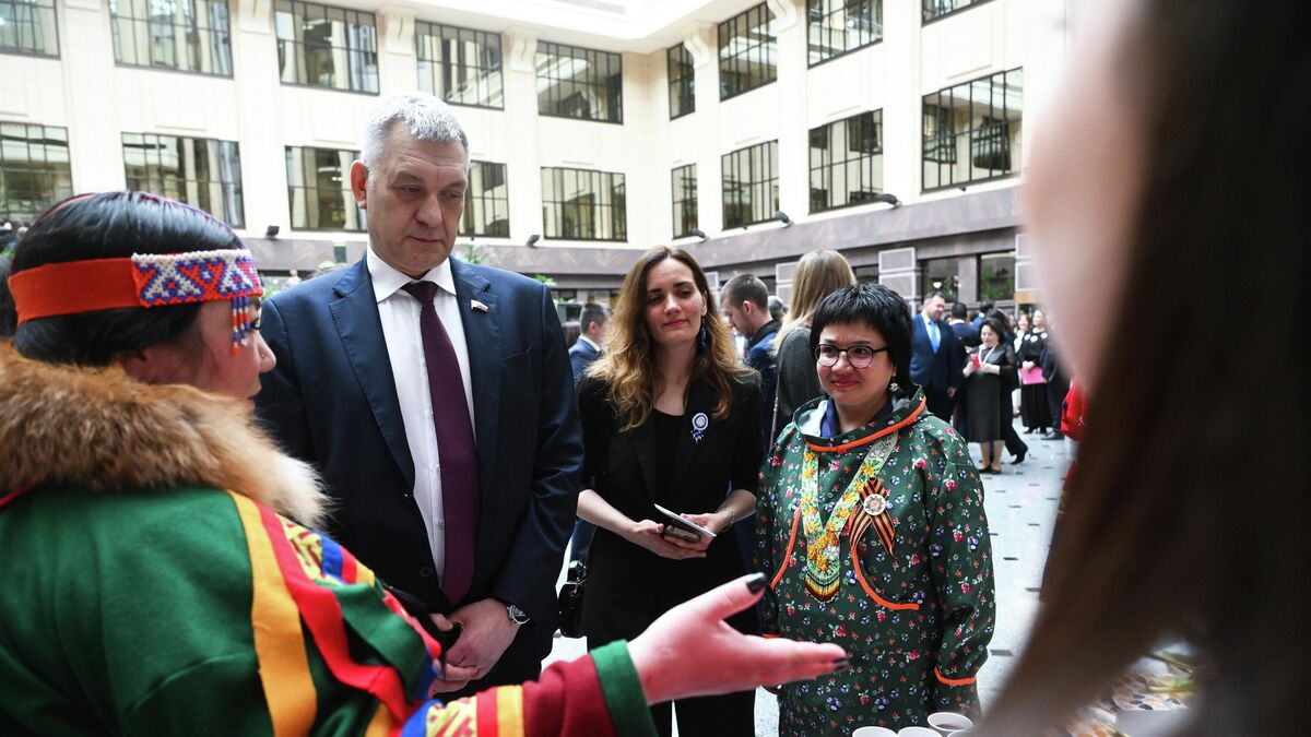 Председатель комитета Госдумы РФ по делам национальностей Владимир Иванов на праздновании Дня коренных малочисленных народов России в здании МИД в Москве