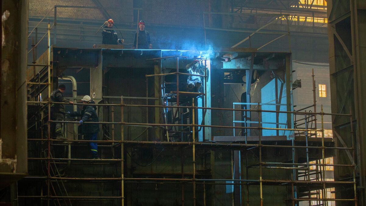 Сборочно-сварочный цех Балтийского завода ОСК