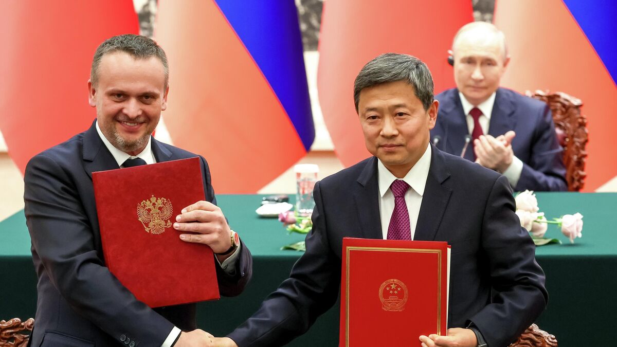 Подписание соглашения между Россией и КНР о совместном строительстве железной дороги