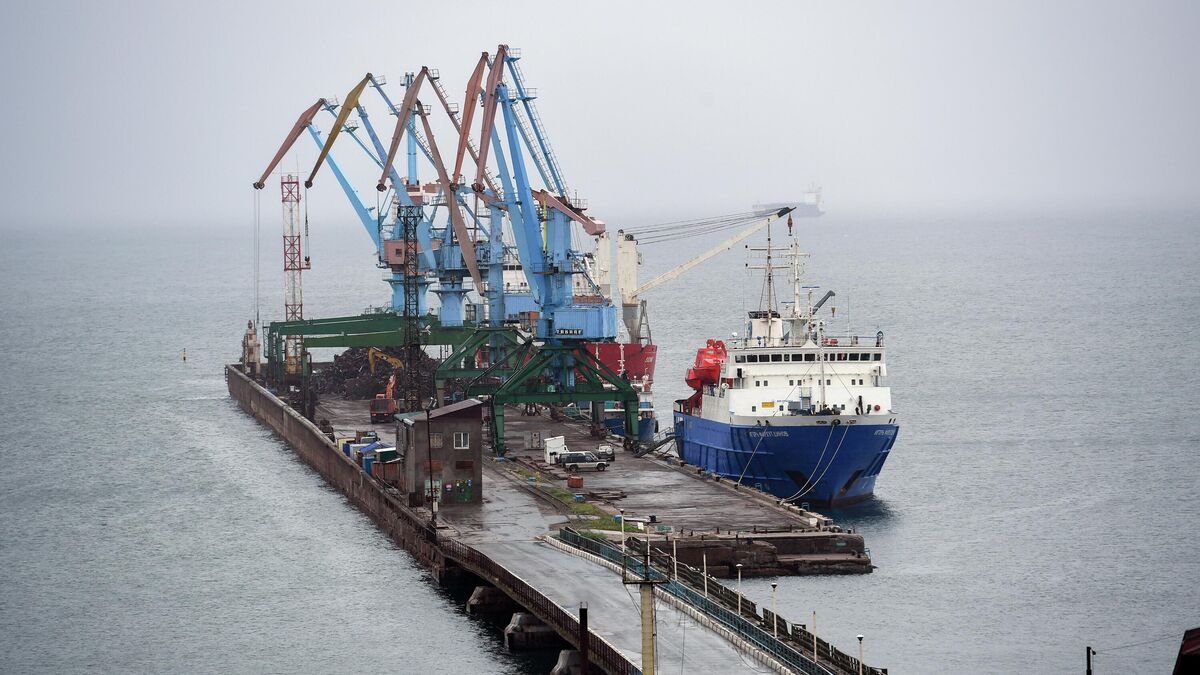 Корсаковский морской торговый порт в Южно-Сахалинске