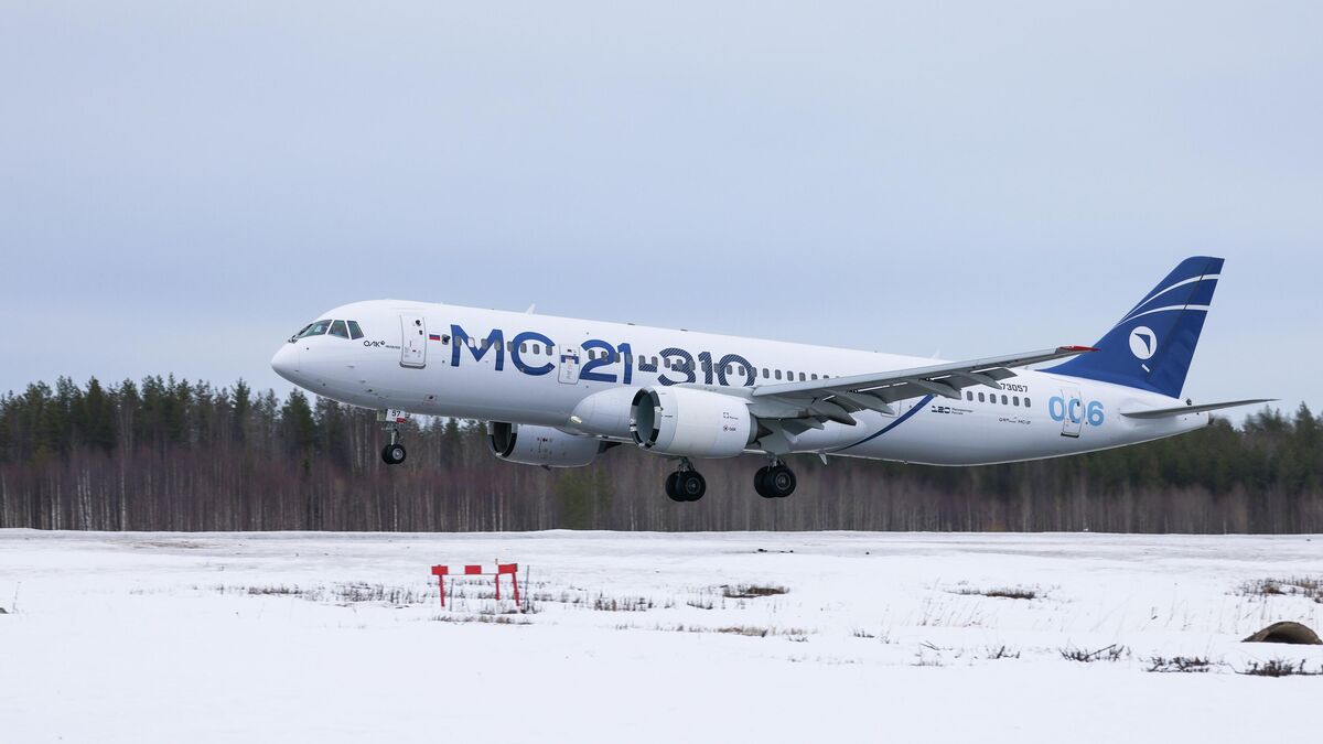 Cамолет МС-21-310 проходит испытания в условиях естественного обледенения в аэропорту Талаги в Архангельске