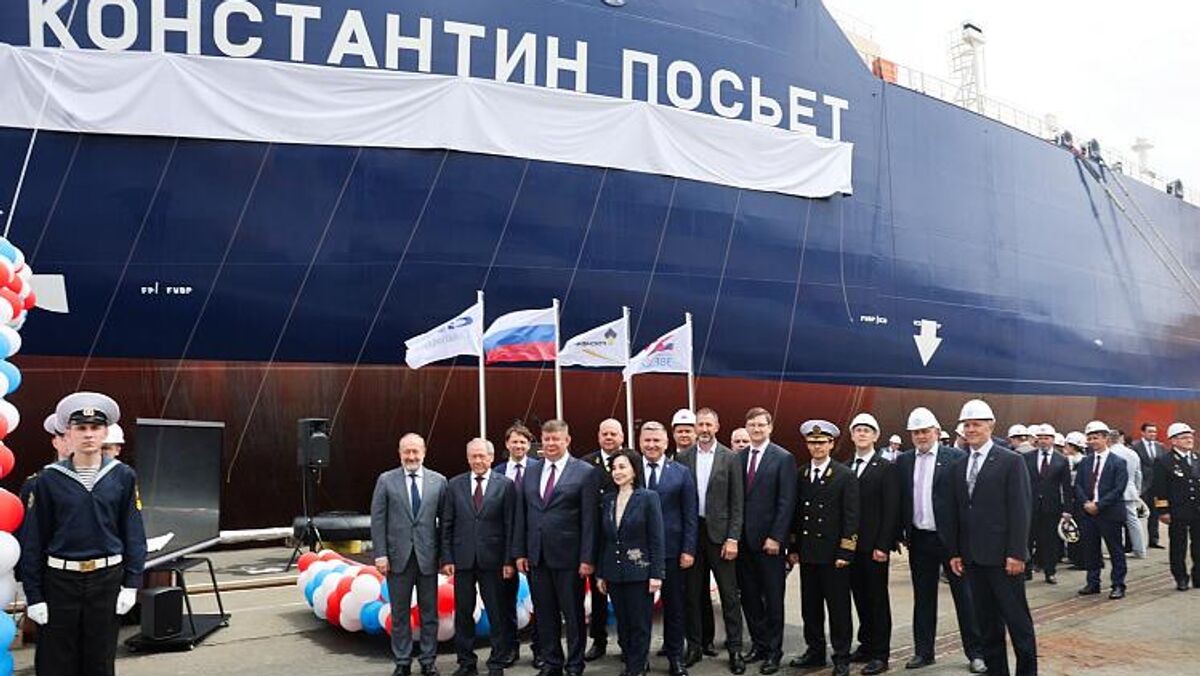 Церемонии имянаречения ледокольного танкера-газовоза сжиженного природного газа класса ARC7 Константин Посьет