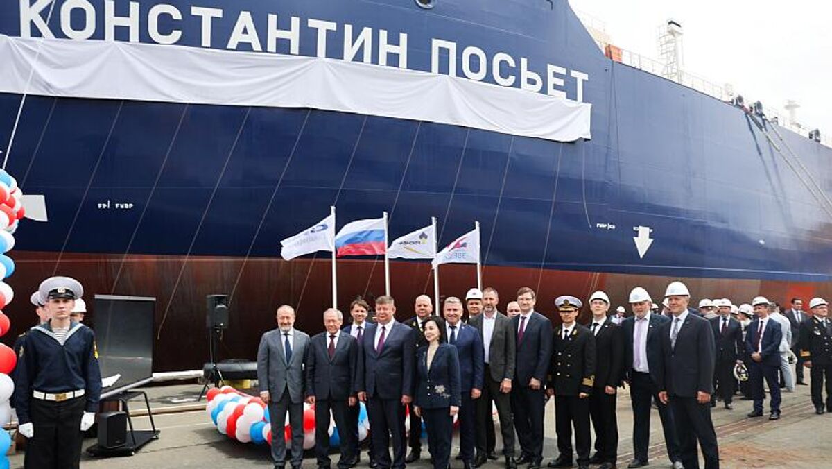 Церемонии имянаречения ледокольного танкера-газовоза сжиженного природного газа класса ARC7 Константин Посьет