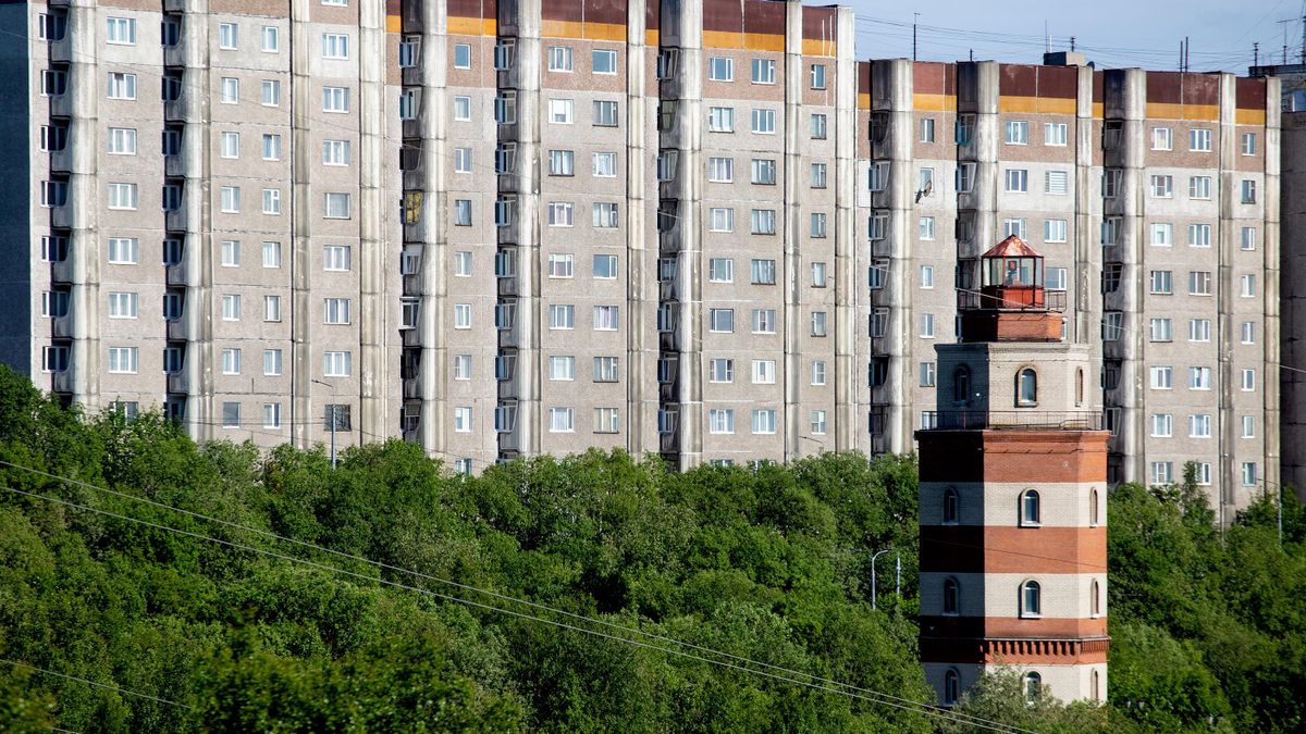 Памятник Морякам, погибшим в мирное время в Мурманске 