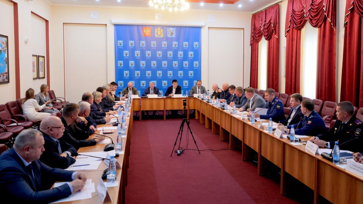 Губернатор Красноярского края Михаил Котюков проводит первое заседание Морского совета в Дудинке