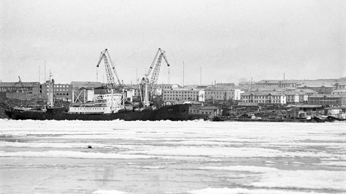 Вид на самый северный населённый пункт СССР – арктический посёлок Диксон