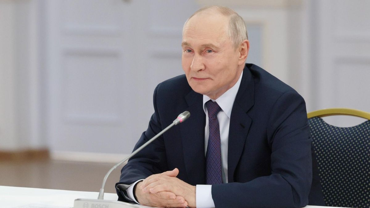 Президент РФ Владимир Путин на встрече с ведущими представителями сферы планирования городской среды и пространственного развития 
