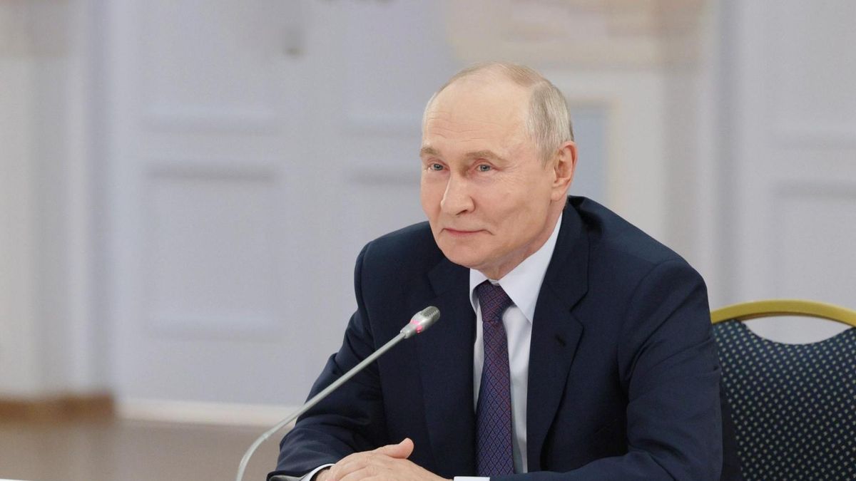 Президент РФ Владимир Путин на встрече с ведущими представителями сферы планирования городской среды и пространственного развития 