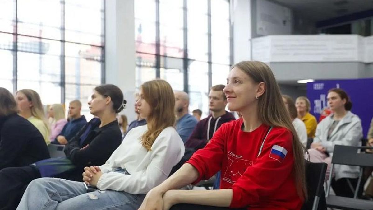 Участники школы молодых учёных Окоём