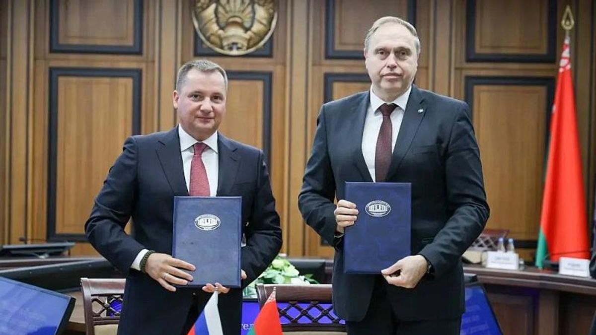Губернатор Архангельской области Александр Цыбульский и председатель президиума Национальной академии наук Беларуси Владимир Караник 