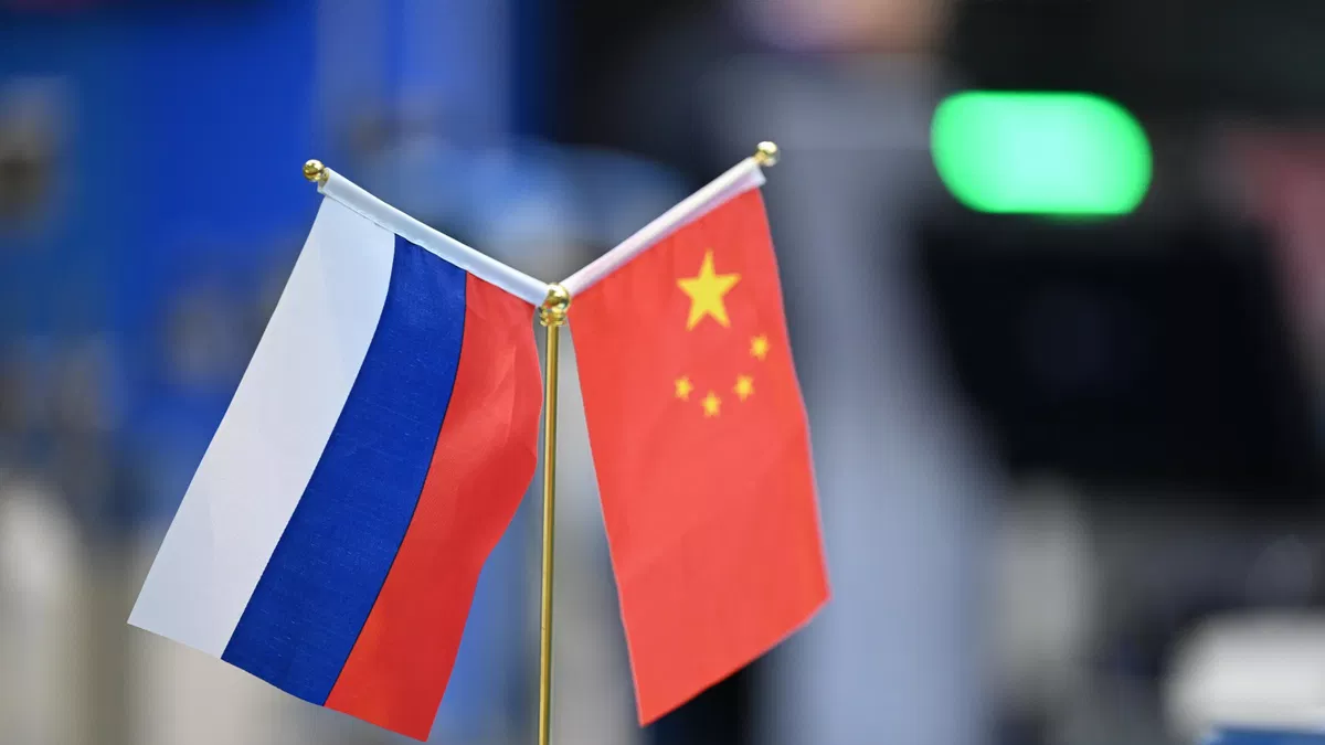  Флаги России и Китая