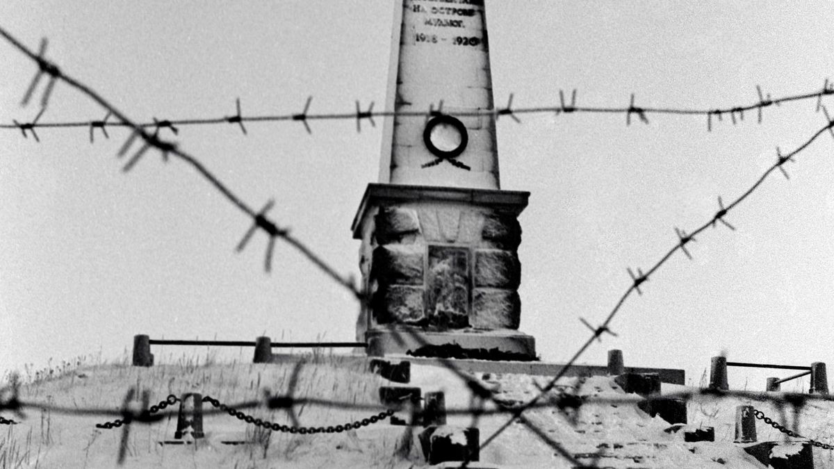 Памятник жертвам интервенции на острове Мудьюг под Архангельском. Установлен в 1958 году. Фото из фондов Архангельского областного краеведческого музея
