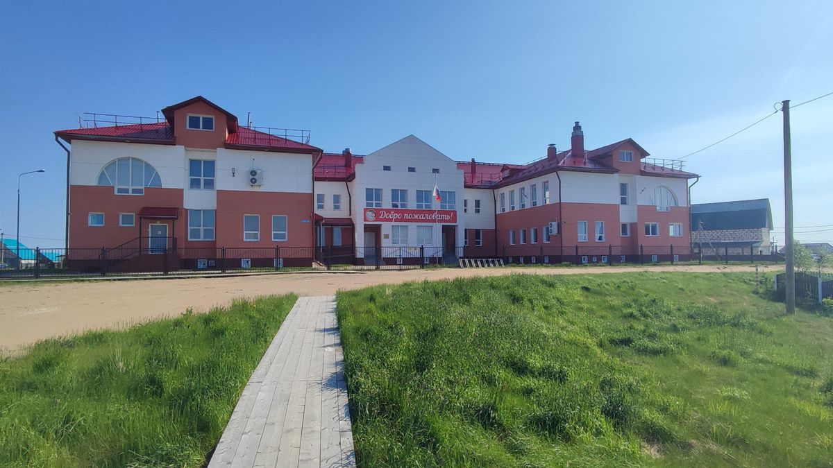 Современная школа в селе Тельвиска