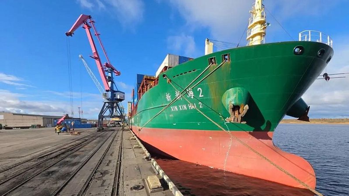 Судно из Китая в акватории морского порта Архангельск