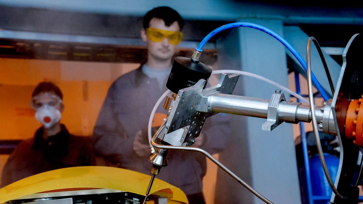 Сотрудники лаборатории автоматизированного машиностроения