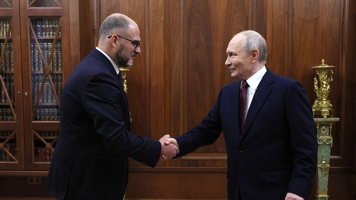 Президент Владимир Путин на встрече с мэром города Владивостока Константином Шестаковым